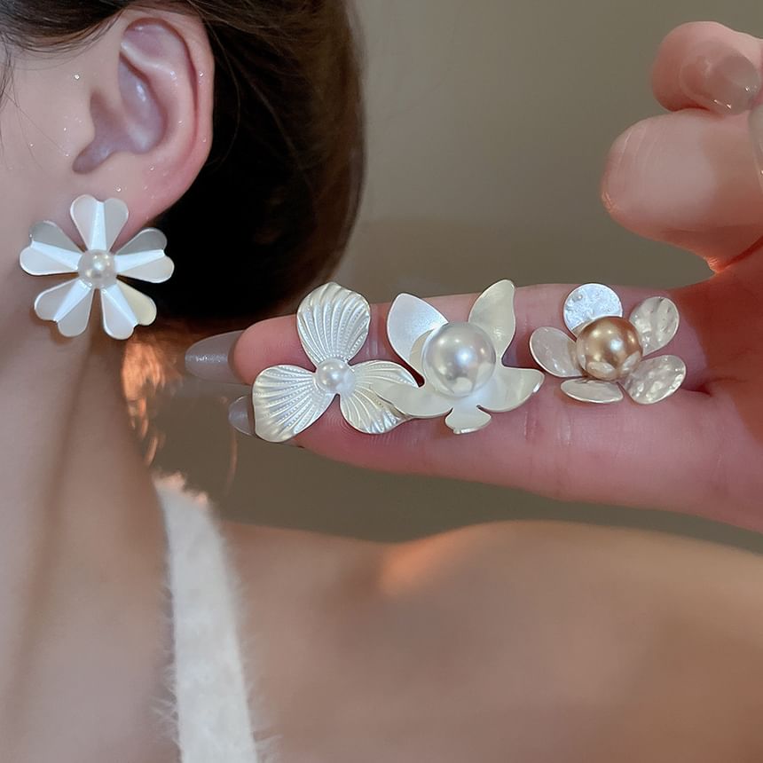 Faux Earring Pearl Flower Stud
