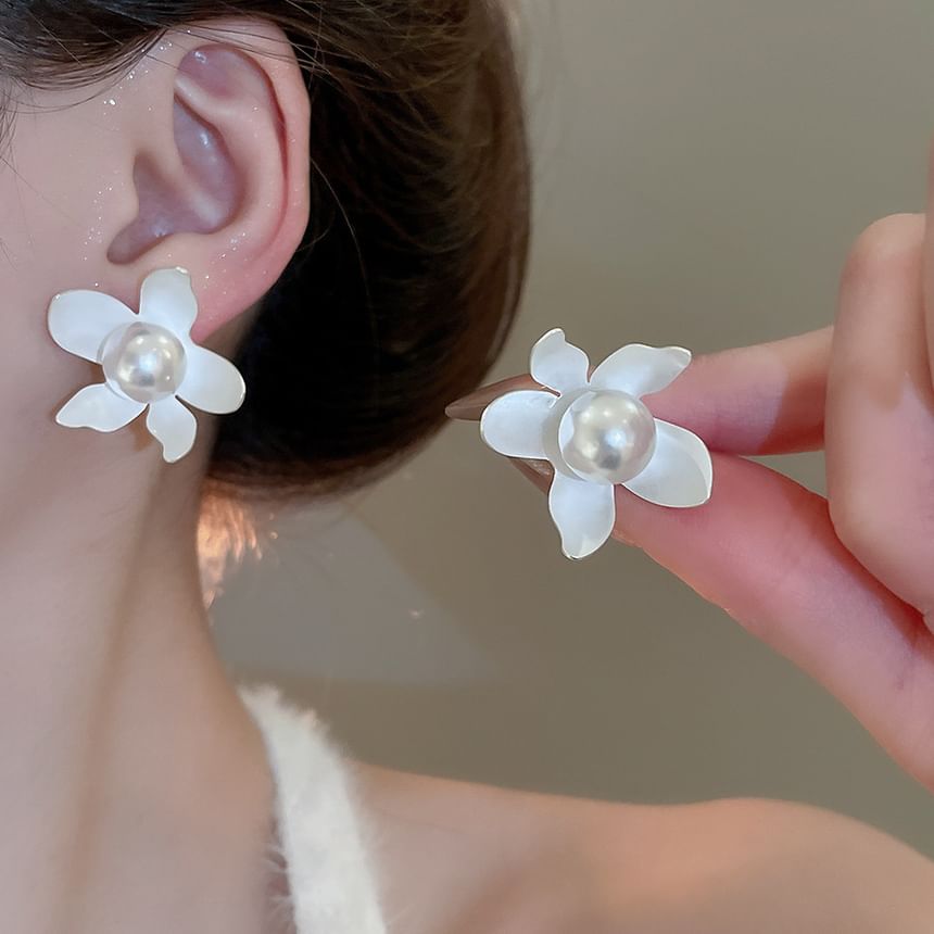 Faux Earring Pearl Flower Stud