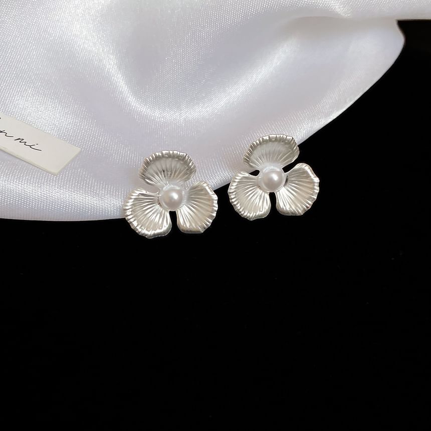 Faux Earring Pearl Flower Stud