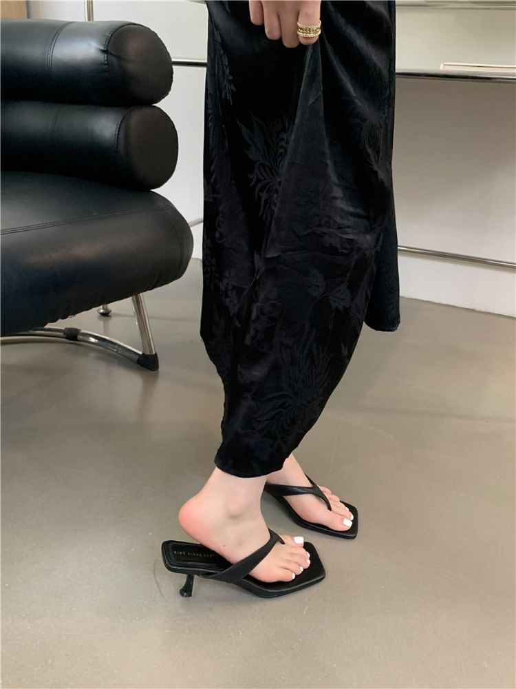 Kitten Flip-Flops Toe Heel Square