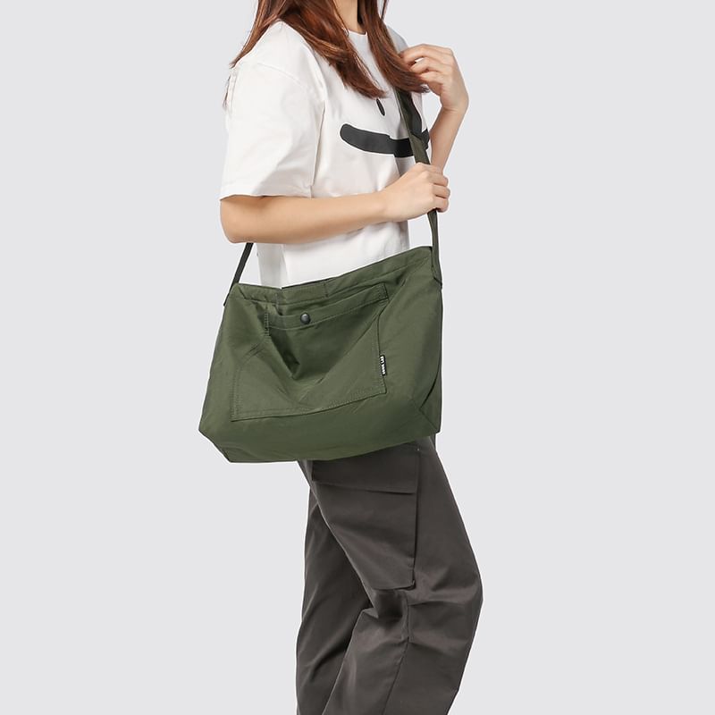 Zip Messenger Bag Lightweight Plain