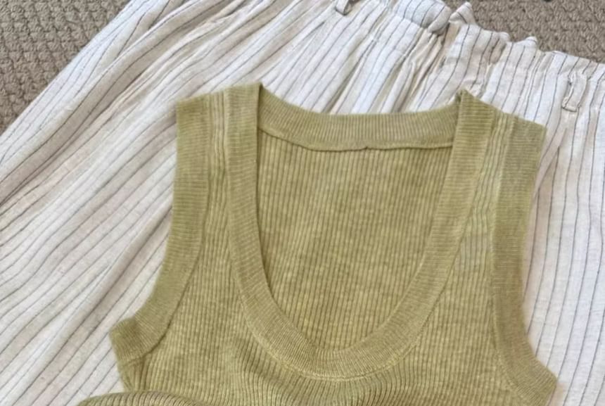Scoop Neck Top Plain Knit Tank
