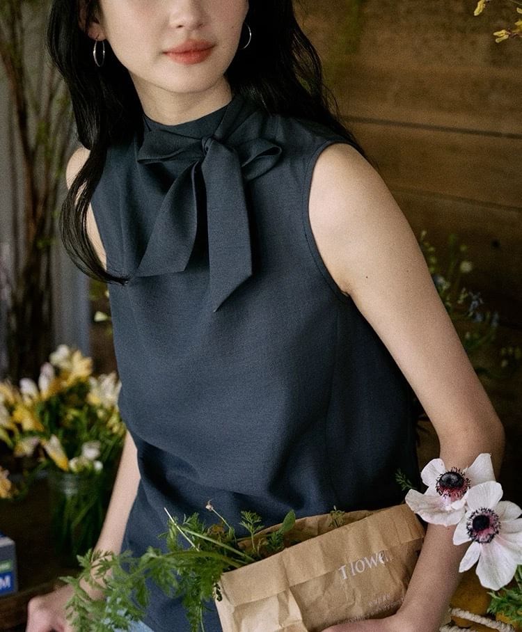 Blouse Sleeveless Neck Mock Plain