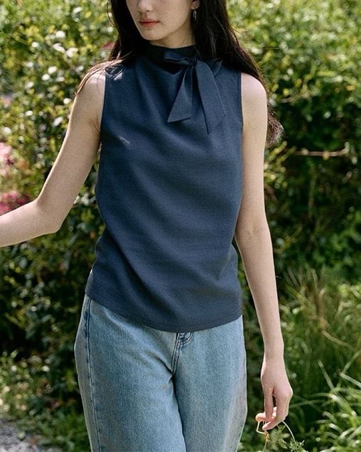 Blouse Sleeveless Neck Mock Plain