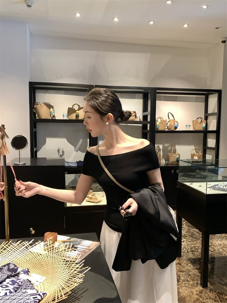 Top Plain Shoulder Short-Sleeve Ribbed Knit Off