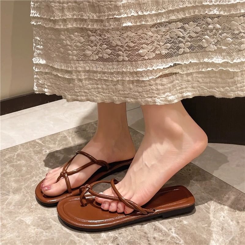 Flip-Flops Strappy Knot