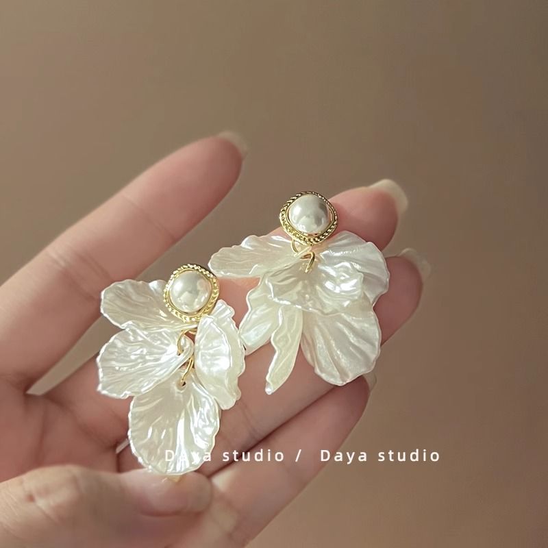 Petal Alloy Statement Pearl Faux Earring