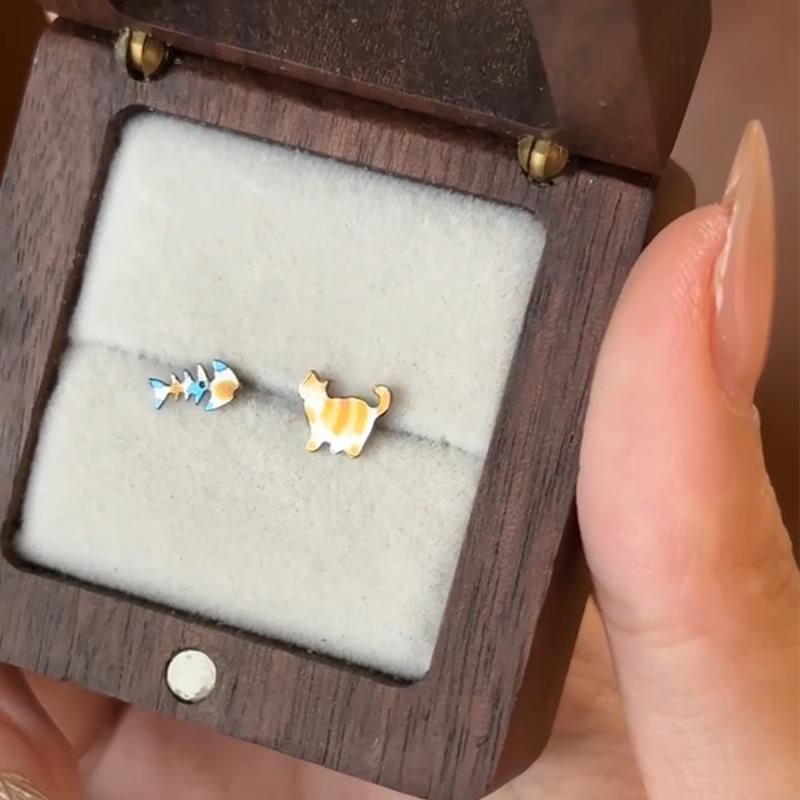 Alloy Stud Earring Cat Asymmetrical Fish