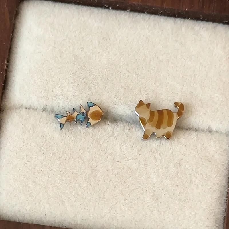 Alloy Stud Earring Cat Asymmetrical Fish