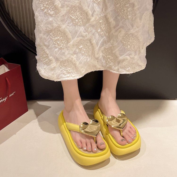 Flops Accent Flip Heart Platform