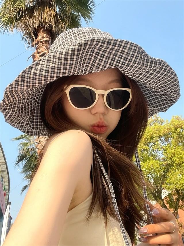 Plain Eye Sunglasses Cat