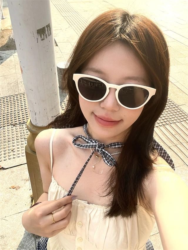 Plain Eye Sunglasses Cat