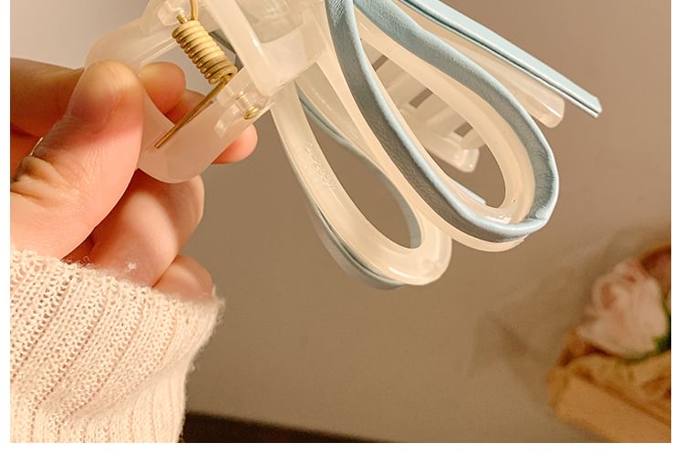 Claw Bow Hair Leather Faux