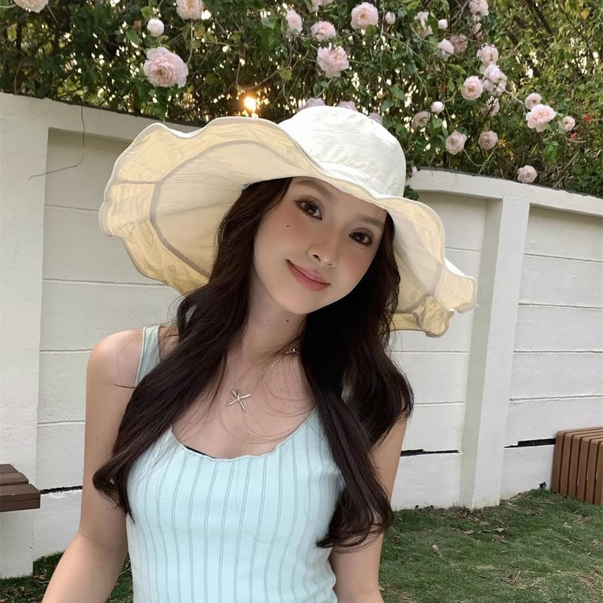 Bucket Hiking Ruffle Plain Hat