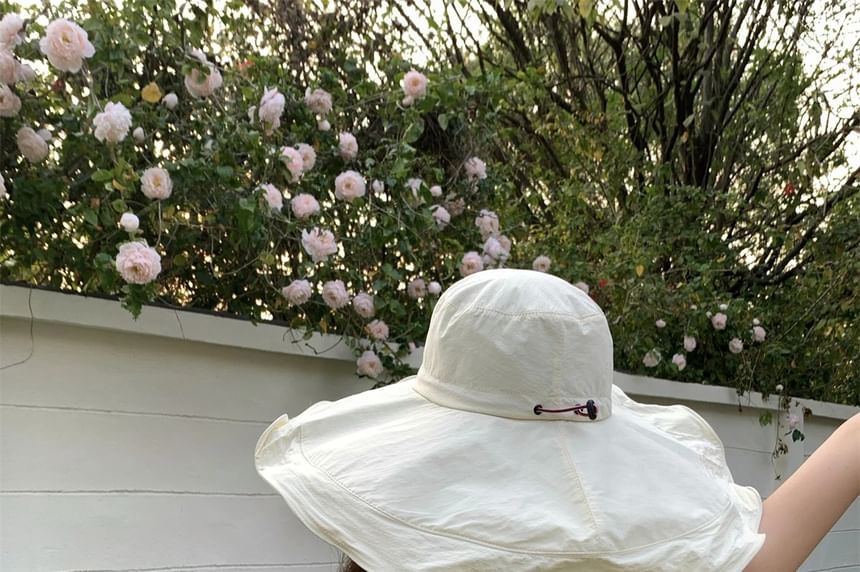 Bucket Hiking Ruffle Plain Hat