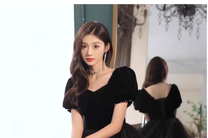 Short-Sleeve Plain Tiered Mesh Panel A-Line Evening Gown