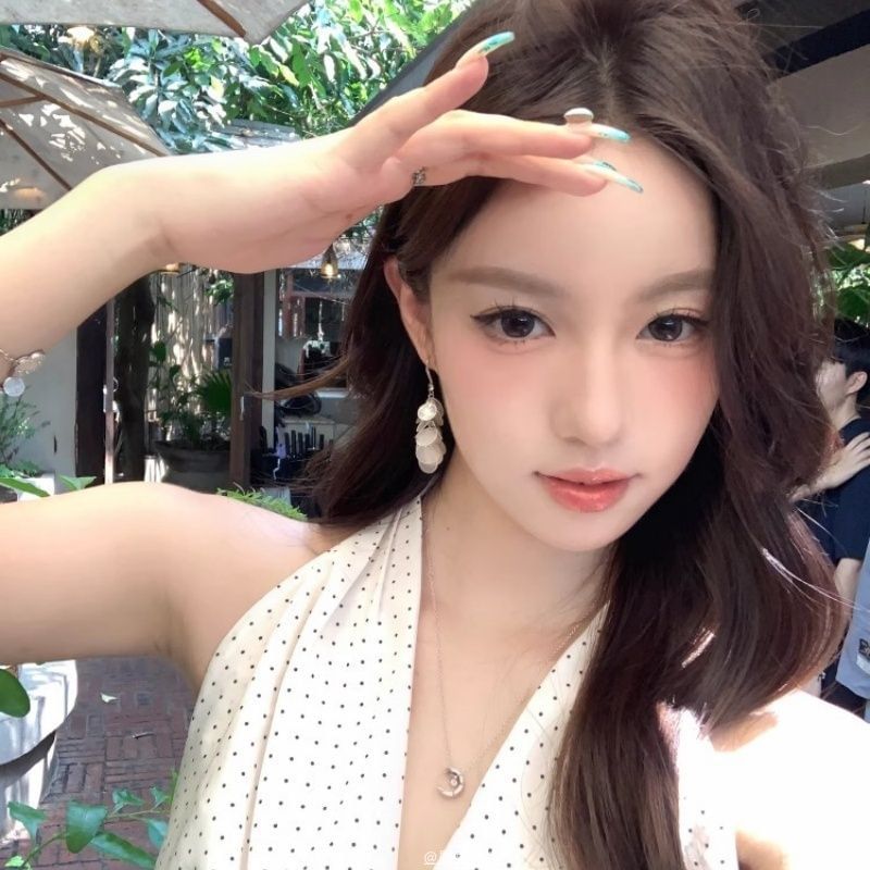 Hook Disc Shell Dangle Earring