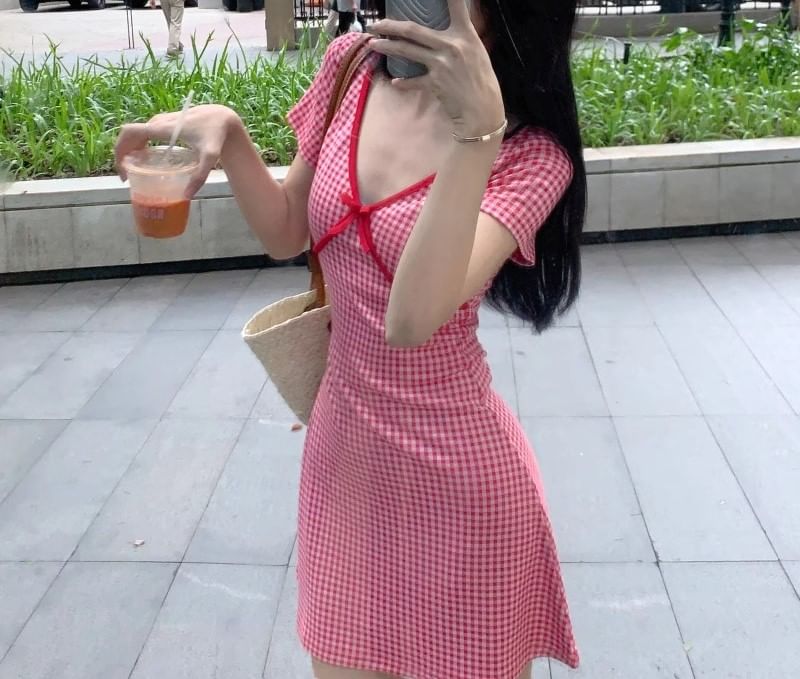 Mini Short-Sleeve Dress V-Neck A-Line Dotted