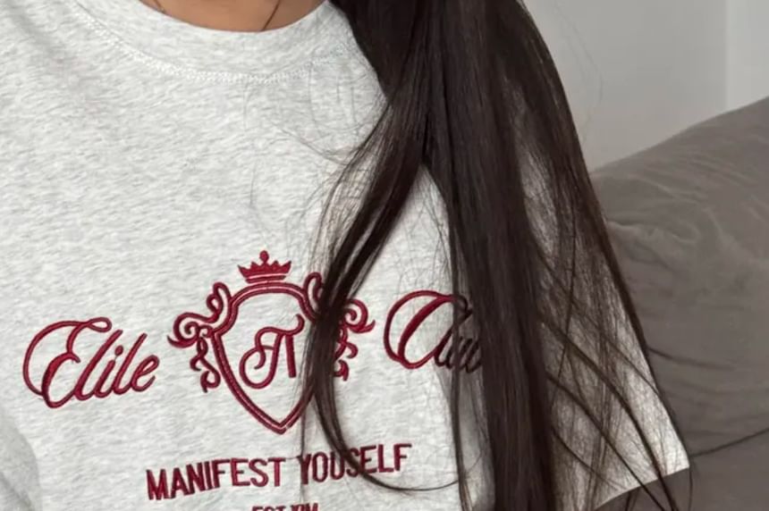 Neck Elbow-Sleeve Lettering Embroidered Tee Crew