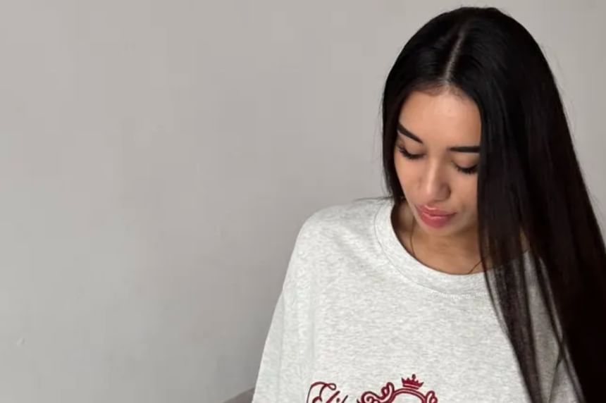 Neck Elbow-Sleeve Lettering Embroidered Tee Crew