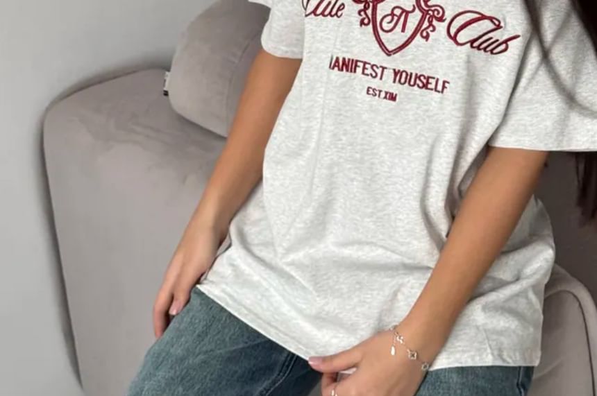 Neck Elbow-Sleeve Lettering Embroidered Tee Crew