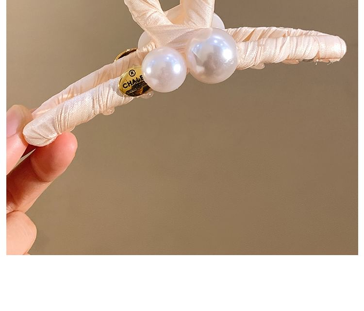 Pearl Claw Faux Hair