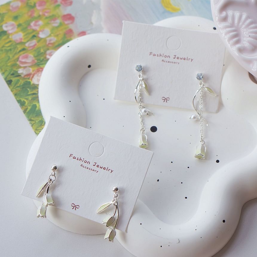 Clip Dangle Tulip On Earring /