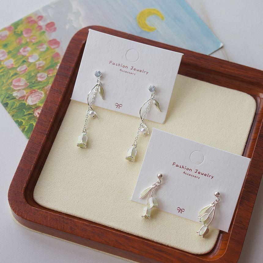 Clip Dangle Tulip On Earring /