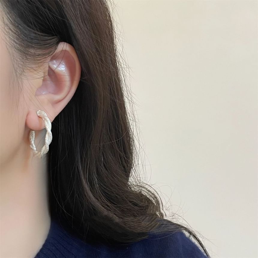 Twisted Earring Huggie