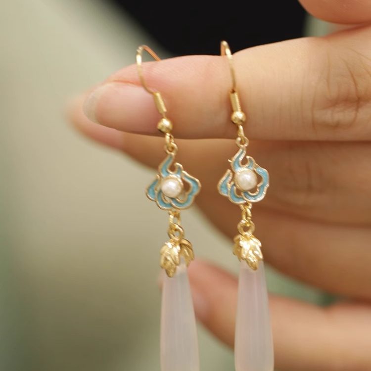 Dangle Jade Earring