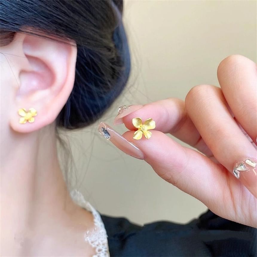 Stud Ear Flower