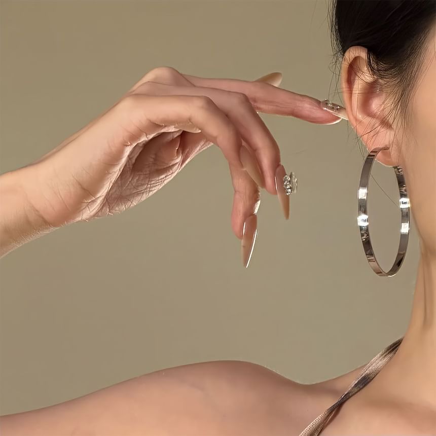 Shiny Hoop Leverback Earring