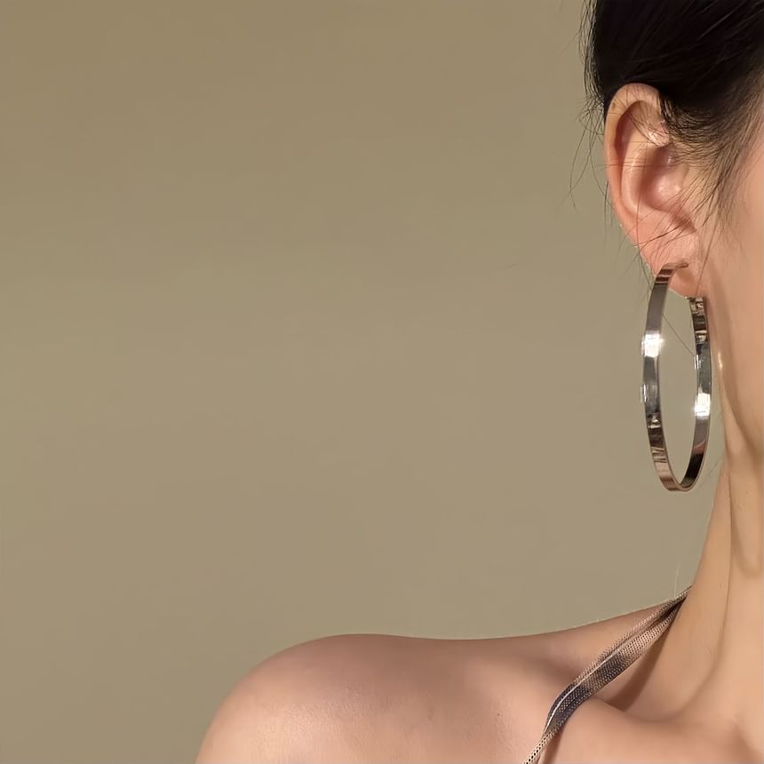 Shiny Hoop Leverback Earring