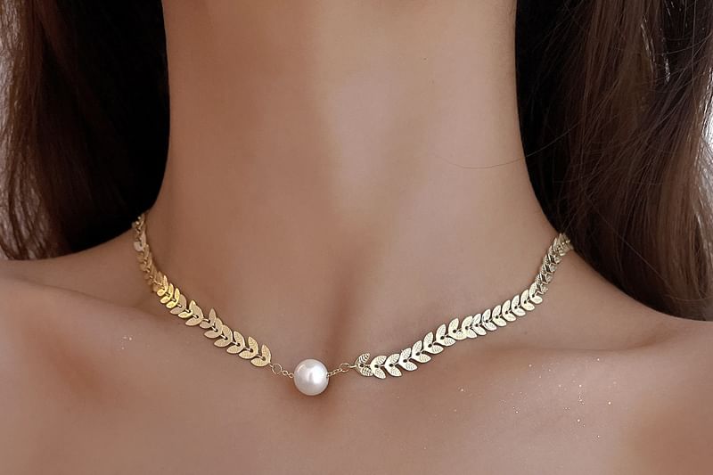 Pearl Leaf Faux Choker