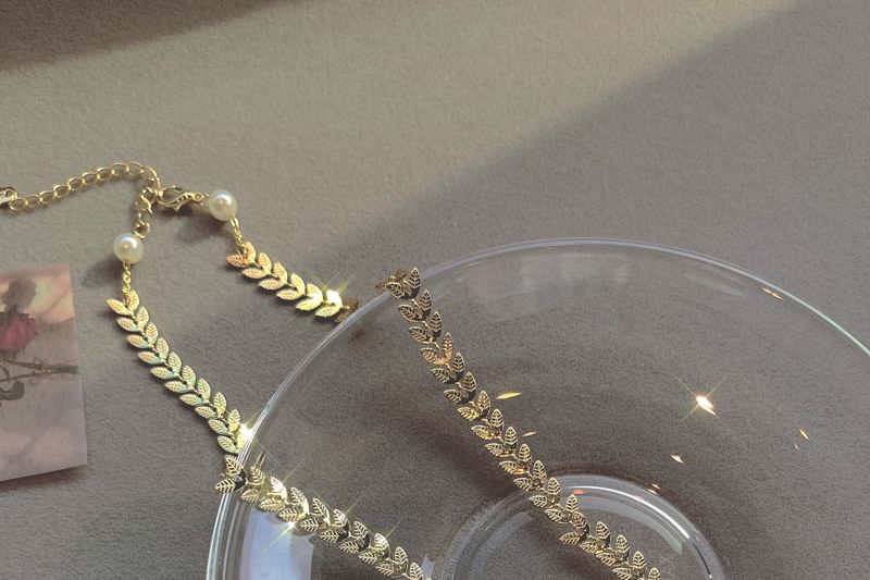 Pearl Leaf Faux Choker