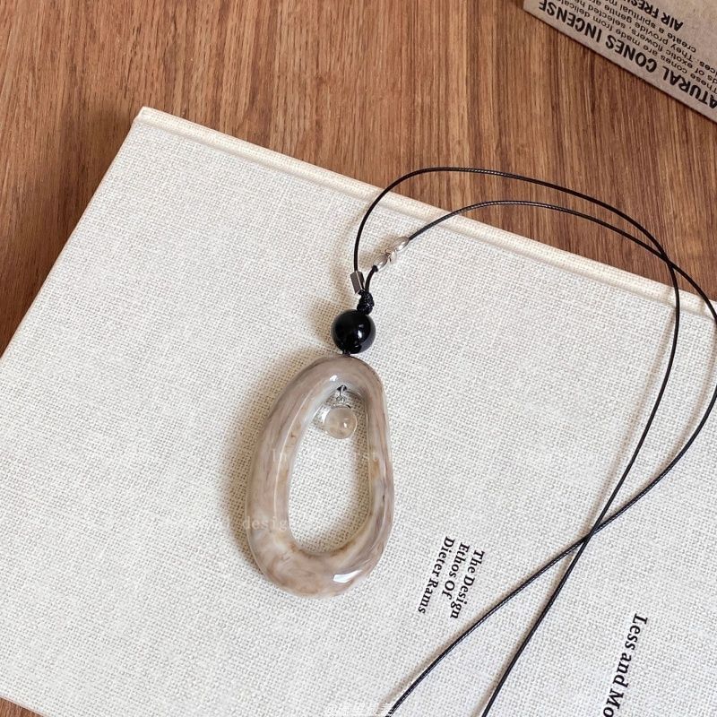 Irregular Cord Pendant Resin Hoop Necklace