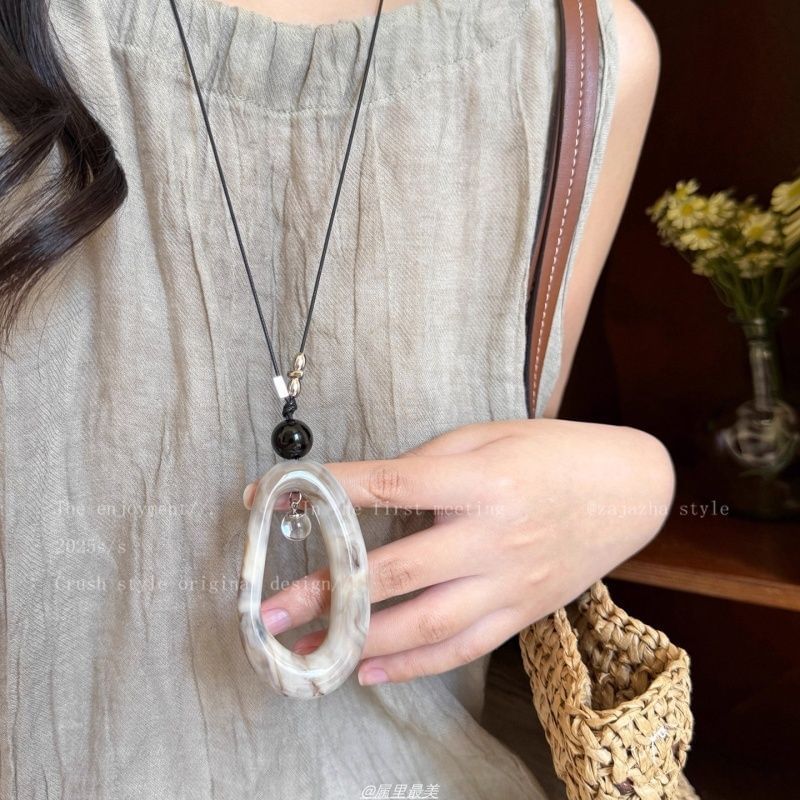 Irregular Cord Pendant Resin Hoop Necklace