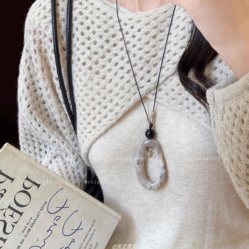 Irregular Cord Pendant Resin Hoop Necklace