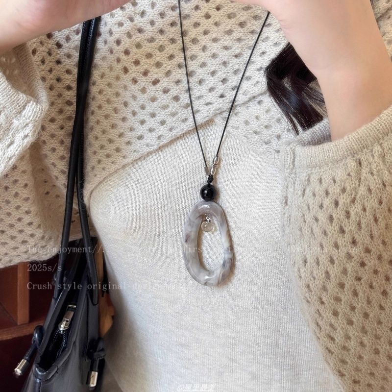 Irregular Cord Pendant Resin Hoop Necklace