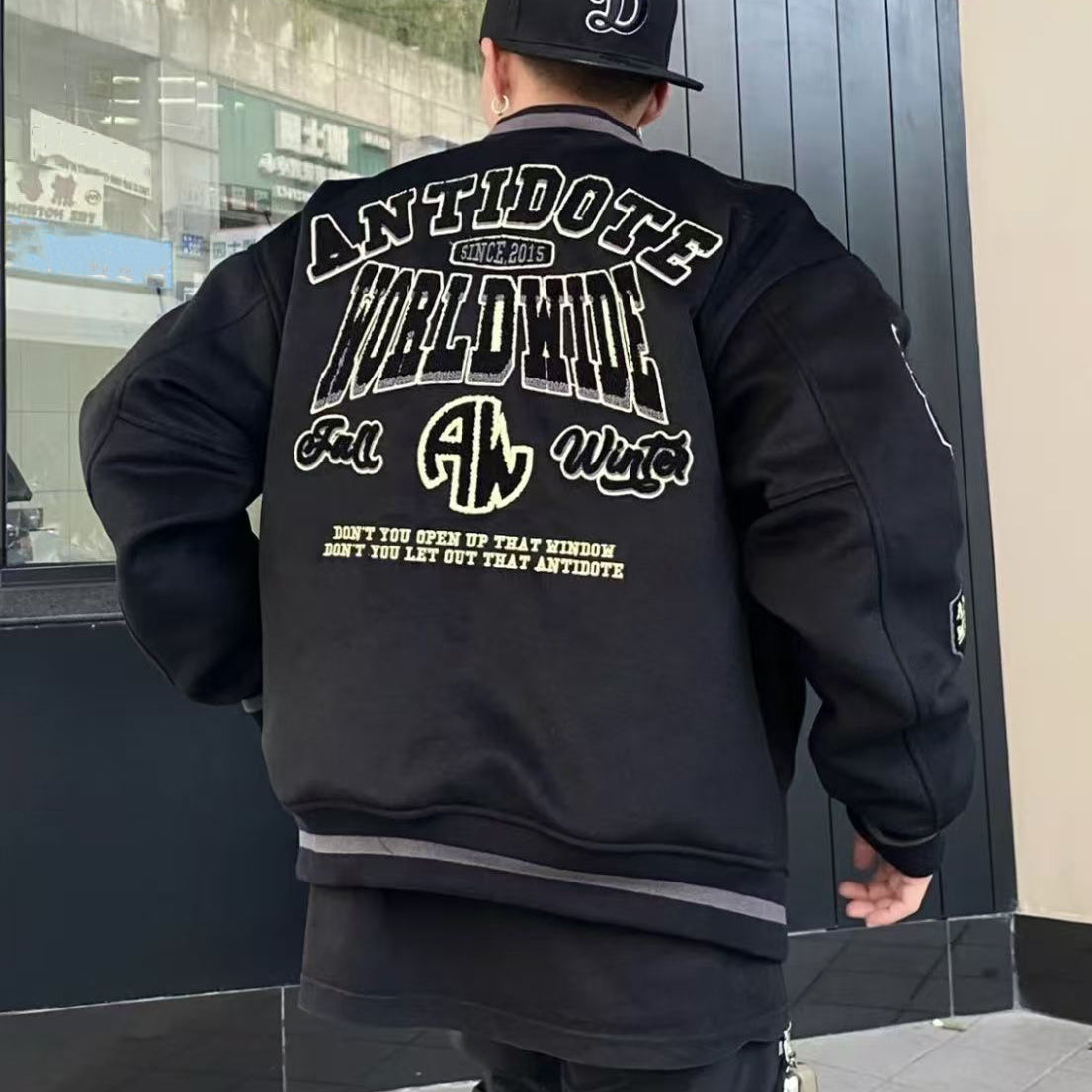 Loose Black Embroideried Patchwork Cotton Mens Coats Spring TC008