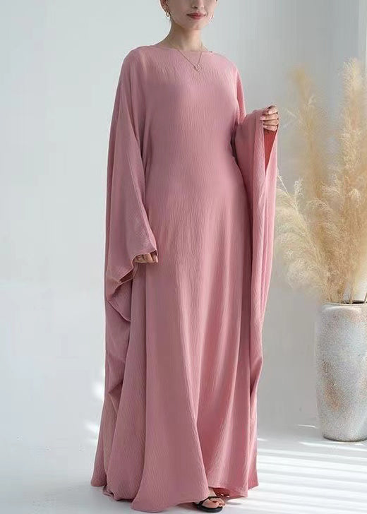 Lockeres, rosa Maxikleid mit Rundhalsausschnitt und Fledermausärmeln aus Eisseide AA1051