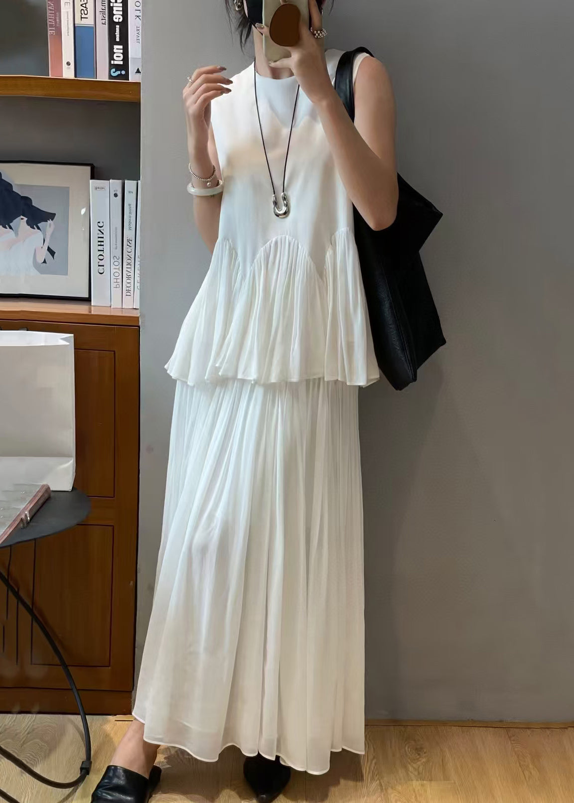 Two-Piece Wrinkled Solid White Sleeveless Chiffon Set Loose