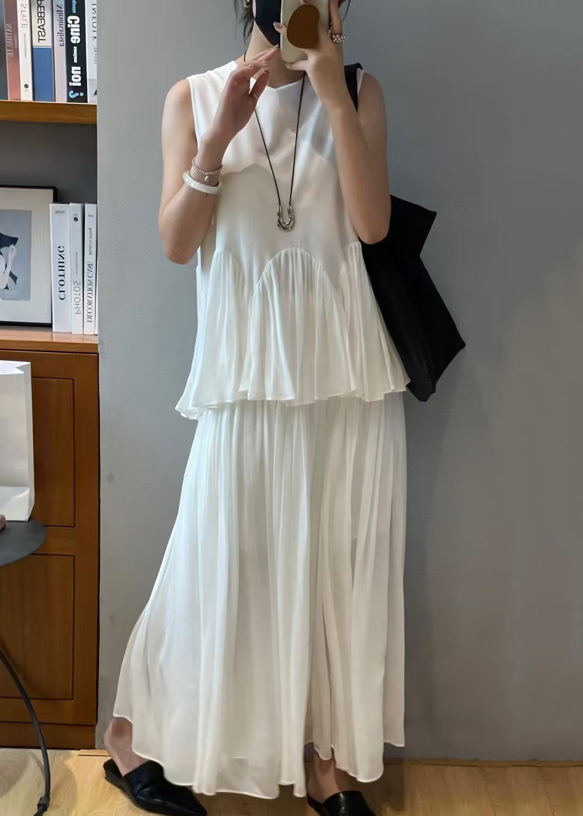 Two-Piece Wrinkled Solid White Sleeveless Chiffon Set Loose