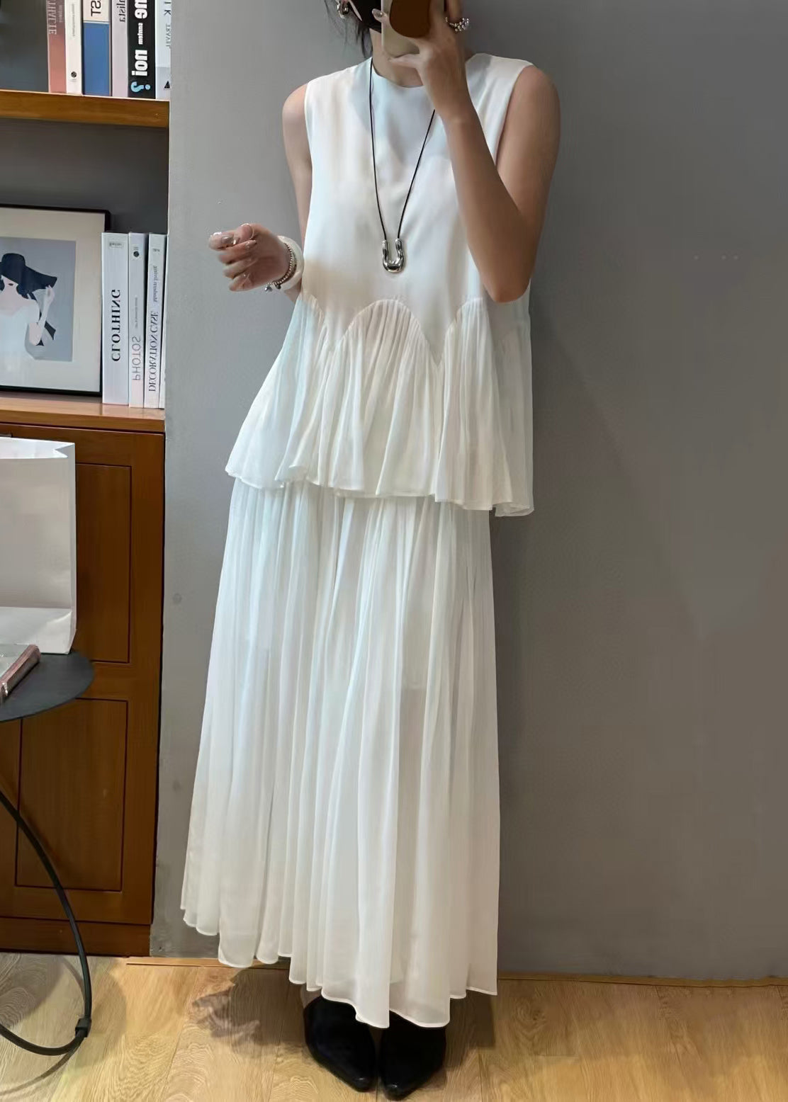 Two-Piece Wrinkled Solid White Sleeveless Chiffon Set Loose