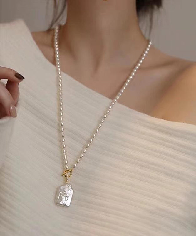 Modern White Pendant Pearl Necklace Alloy