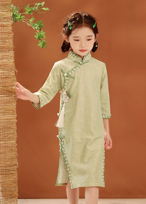 Green Collar Holiday Kids New Embroideried Maxi Stand Button