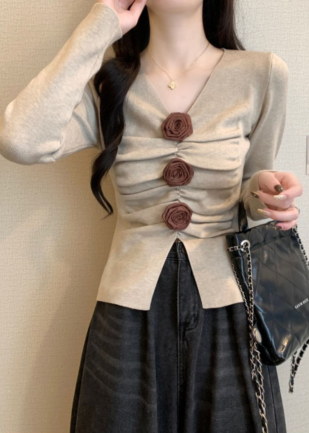 Silm Fit White V Neck Floral Knit Sweater Spring TM030