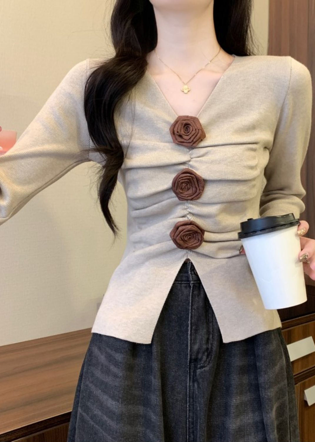 Silm Fit White V Neck Floral Knit Sweater Spring TM030