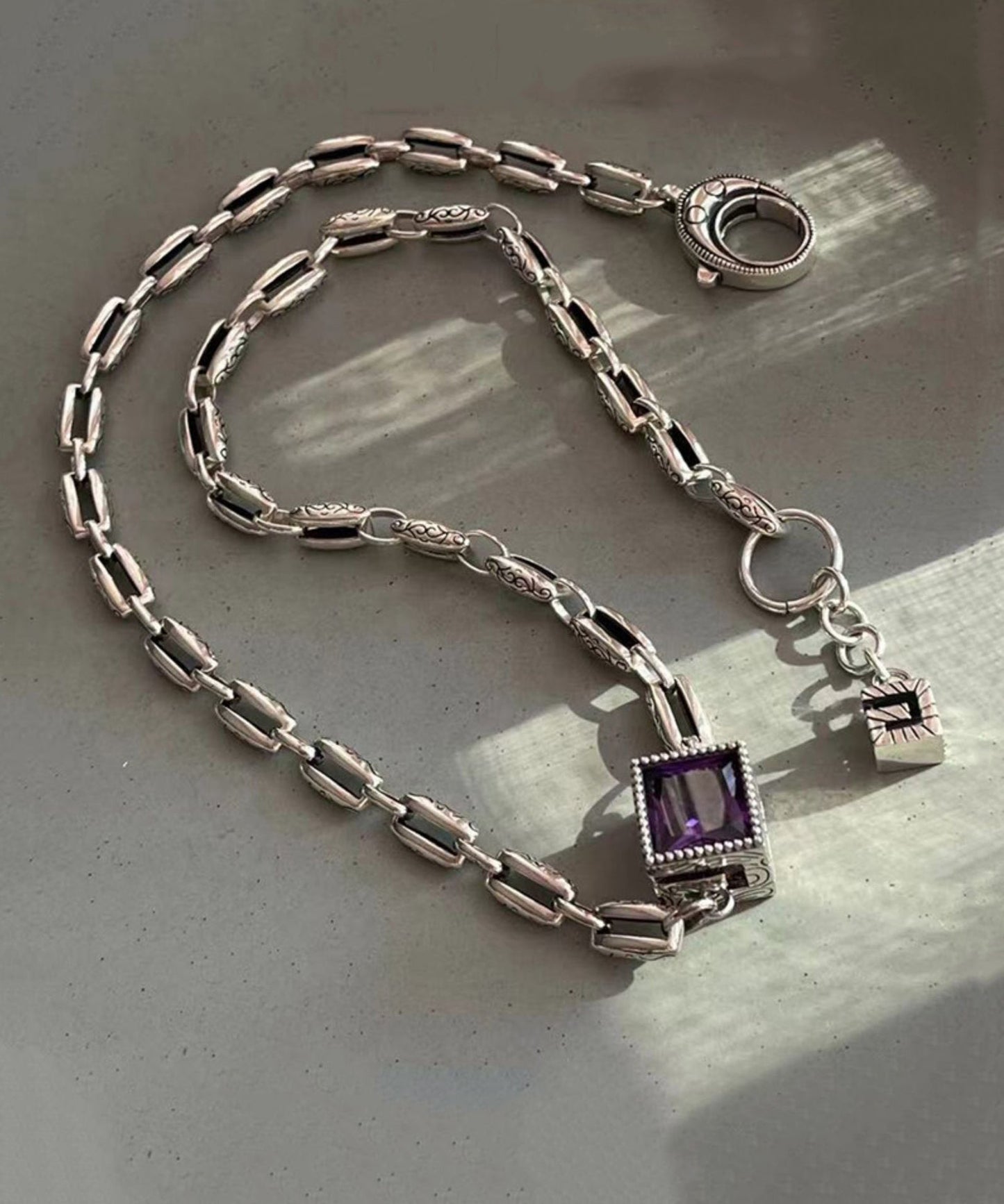 Collier pendentif simple en argent sterling et cristal violet KX1005