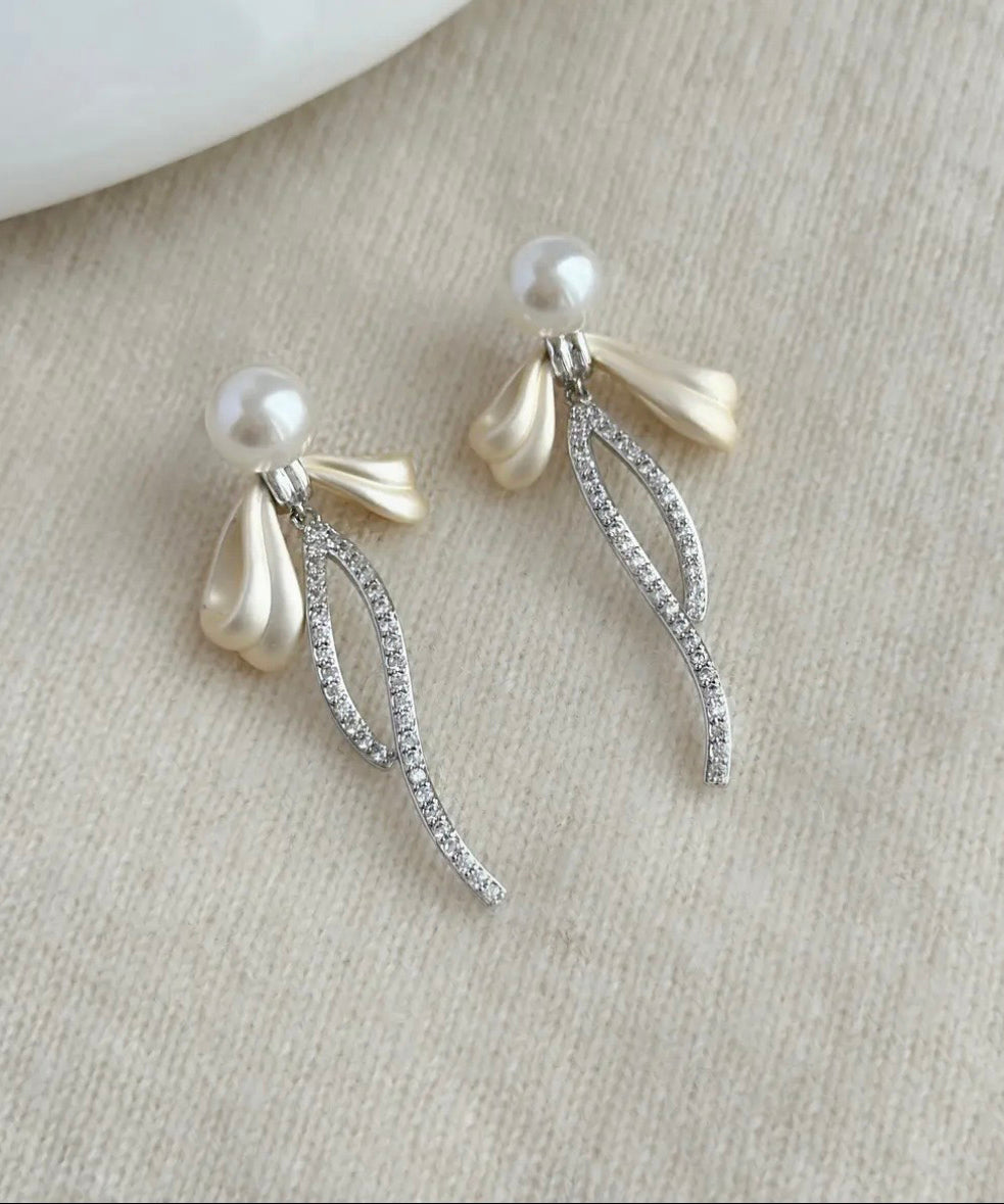 Simple Silk Alloy Butterfly Zircon Pearl Tassel Drop Earrings QQ006